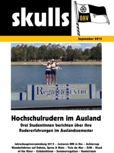 Magazin-Cover "skulls" mit Ruderinnen auf Podest, feiernd vor dem Sydney International Regatta Centre.