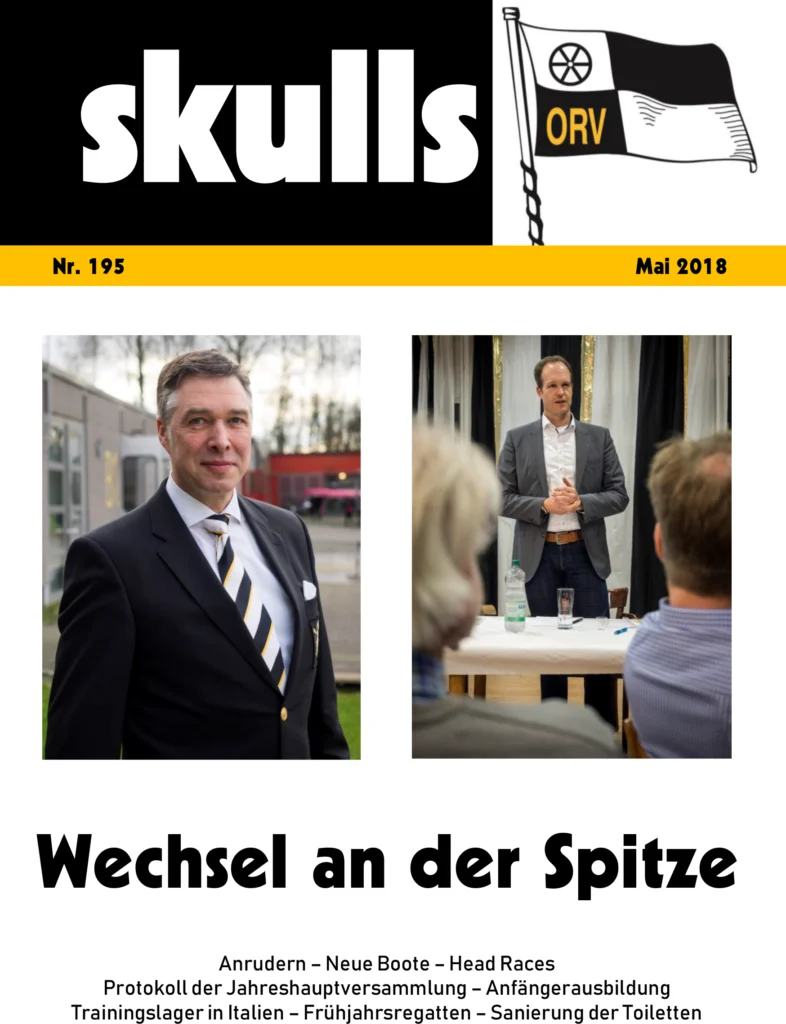 Magazin-Cover mit zwei Männern in Anzügen; einer posiert draußen, der andere hält drinnen eine Rede.